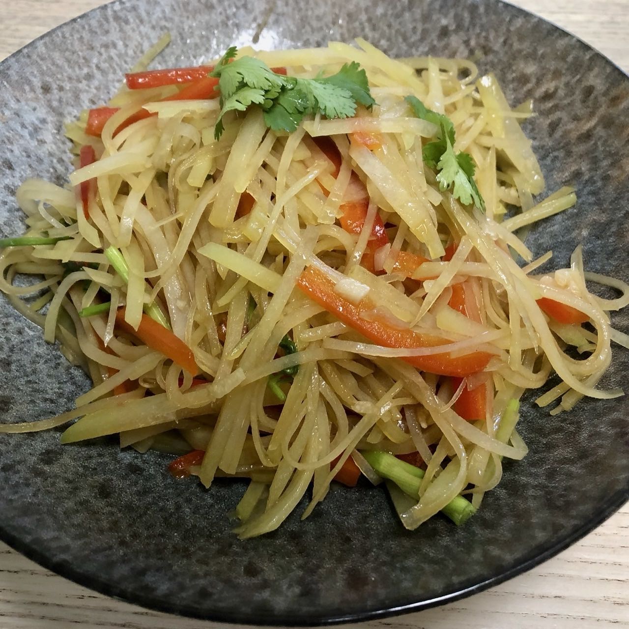 How to make Sour and Spicy Shredded Potatoes (酸辣土豆丝）